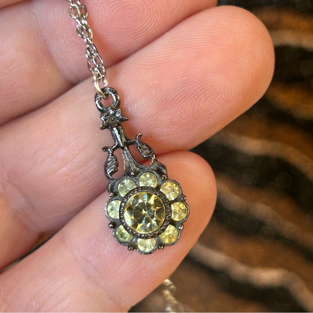 Handcrafted elegant vintage glass stone pendant on chain necklace